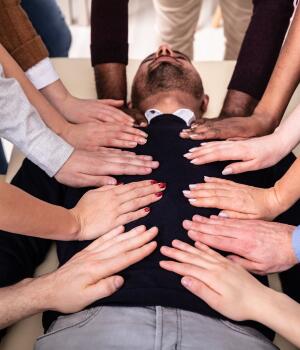 Séance de Reiki à plusieurs mains